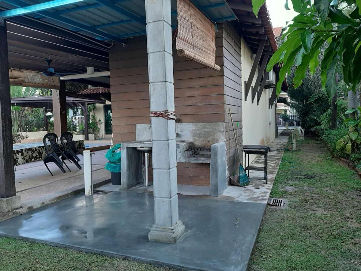 Melaka Beachfront Villa With Pool Kültér fotó