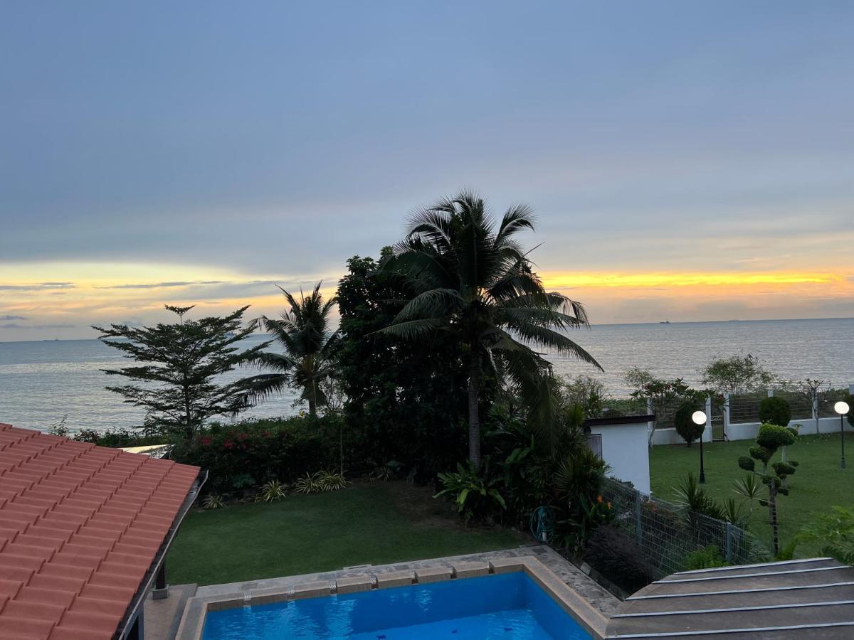 Melaka Beachfront Villa With Pool Kültér fotó