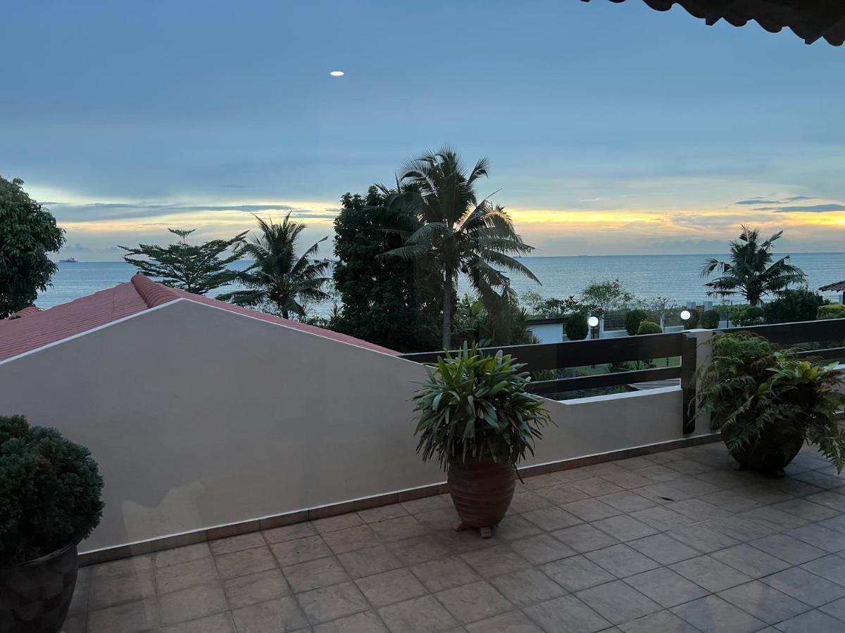 Melaka Beachfront Villa With Pool Kültér fotó