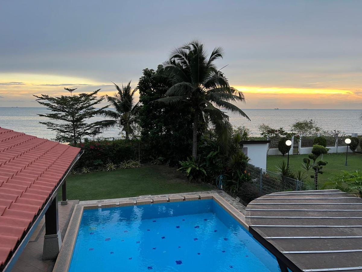 Melaka Beachfront Villa With Pool Kültér fotó