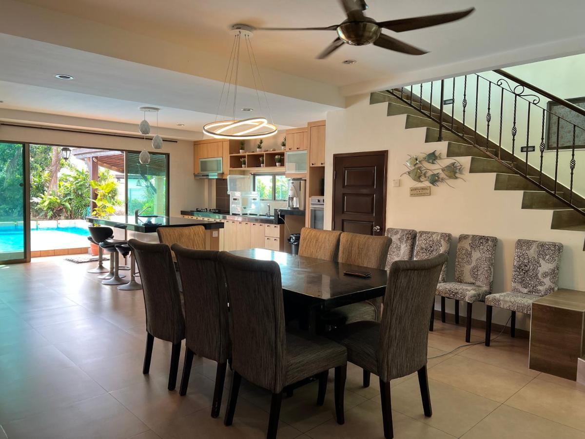 Melaka Beachfront Villa With Pool Kültér fotó