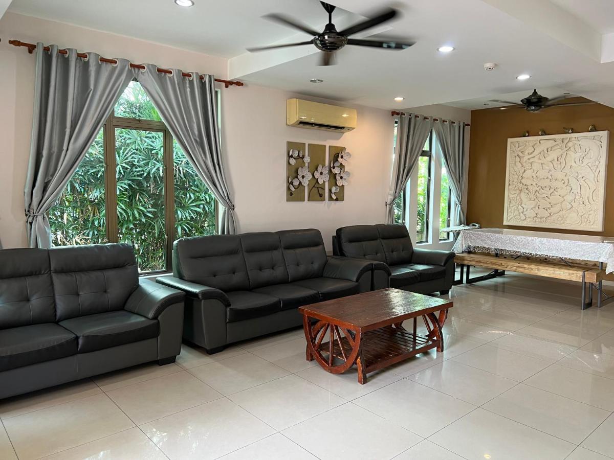 Melaka Beachfront Villa With Pool Kültér fotó