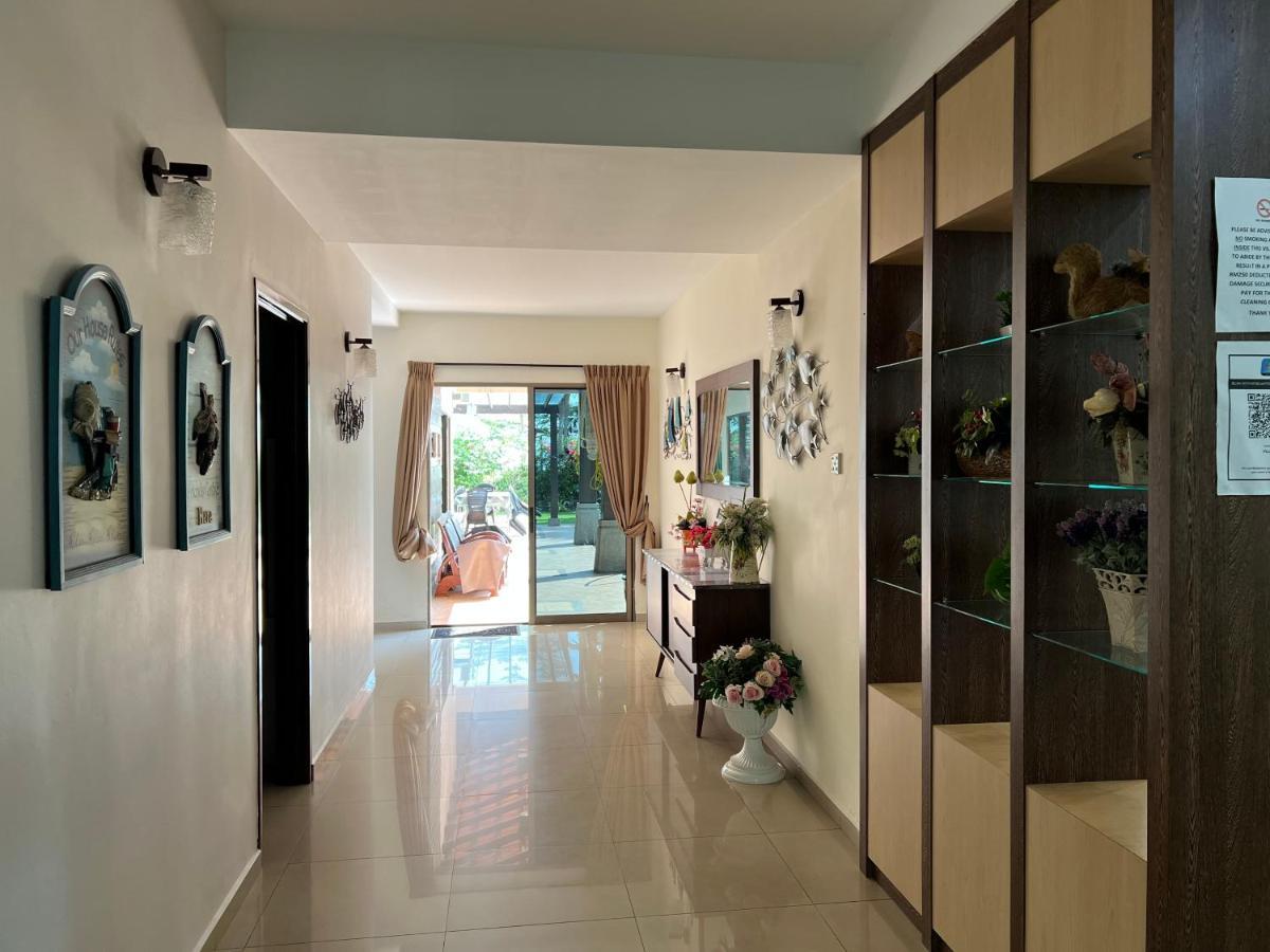 Melaka Beachfront Villa With Pool Kültér fotó