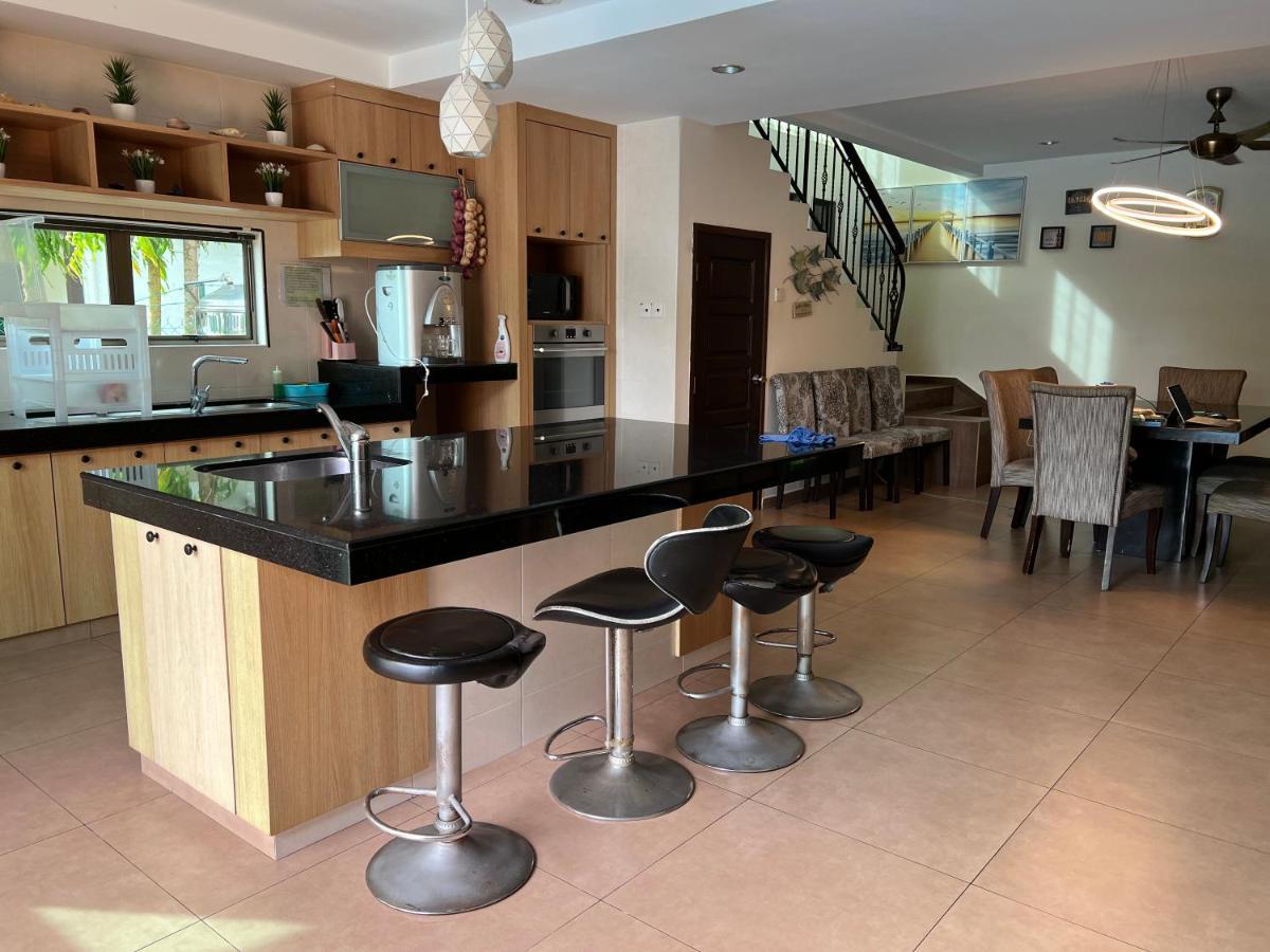 Melaka Beachfront Villa With Pool Kültér fotó