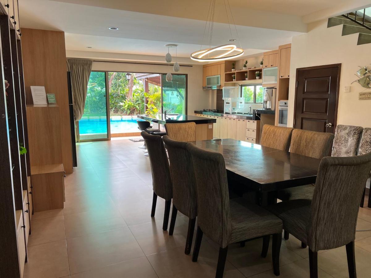 Melaka Beachfront Villa With Pool Kültér fotó