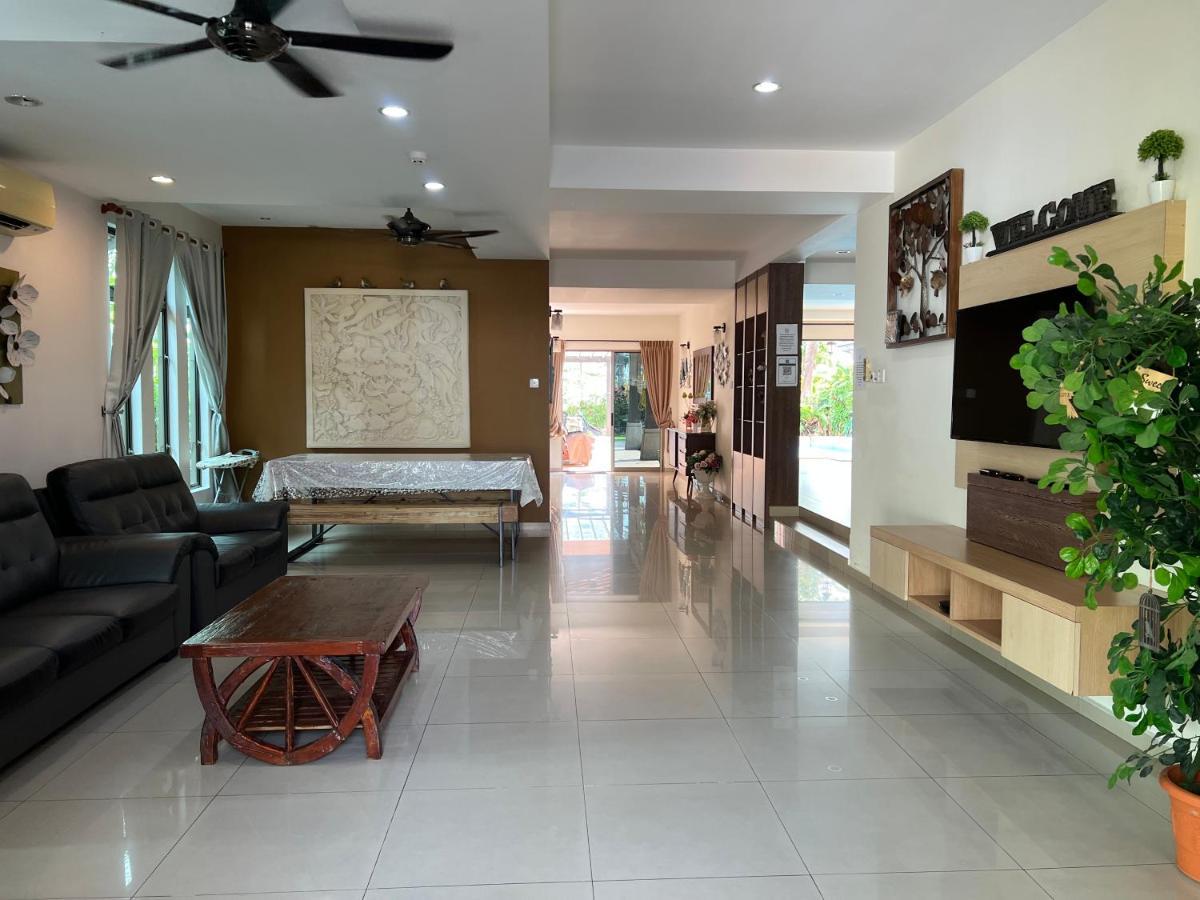 Melaka Beachfront Villa With Pool Kültér fotó