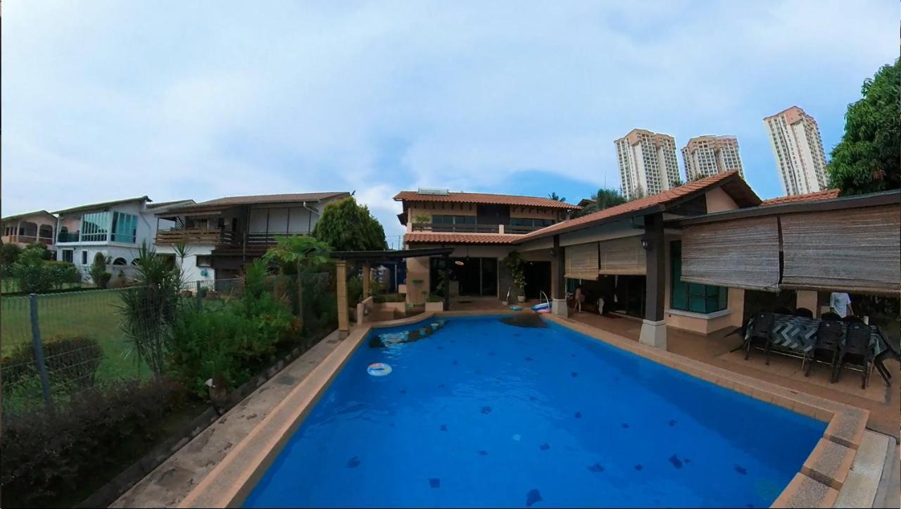 Melaka Beachfront Villa With Pool Kültér fotó