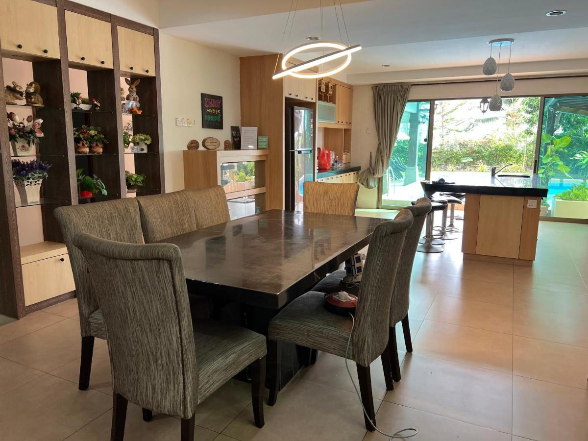 Melaka Beachfront Villa With Pool Kültér fotó