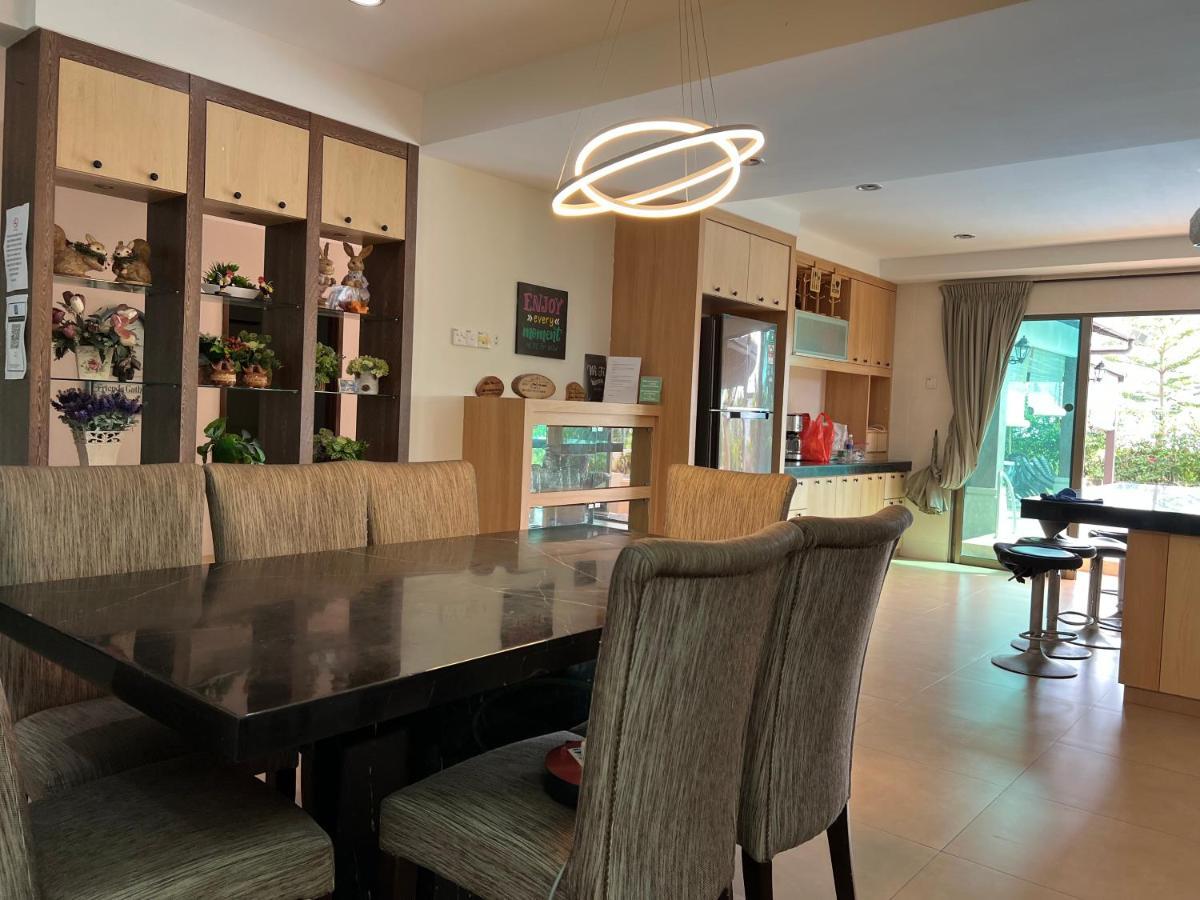 Melaka Beachfront Villa With Pool Kültér fotó