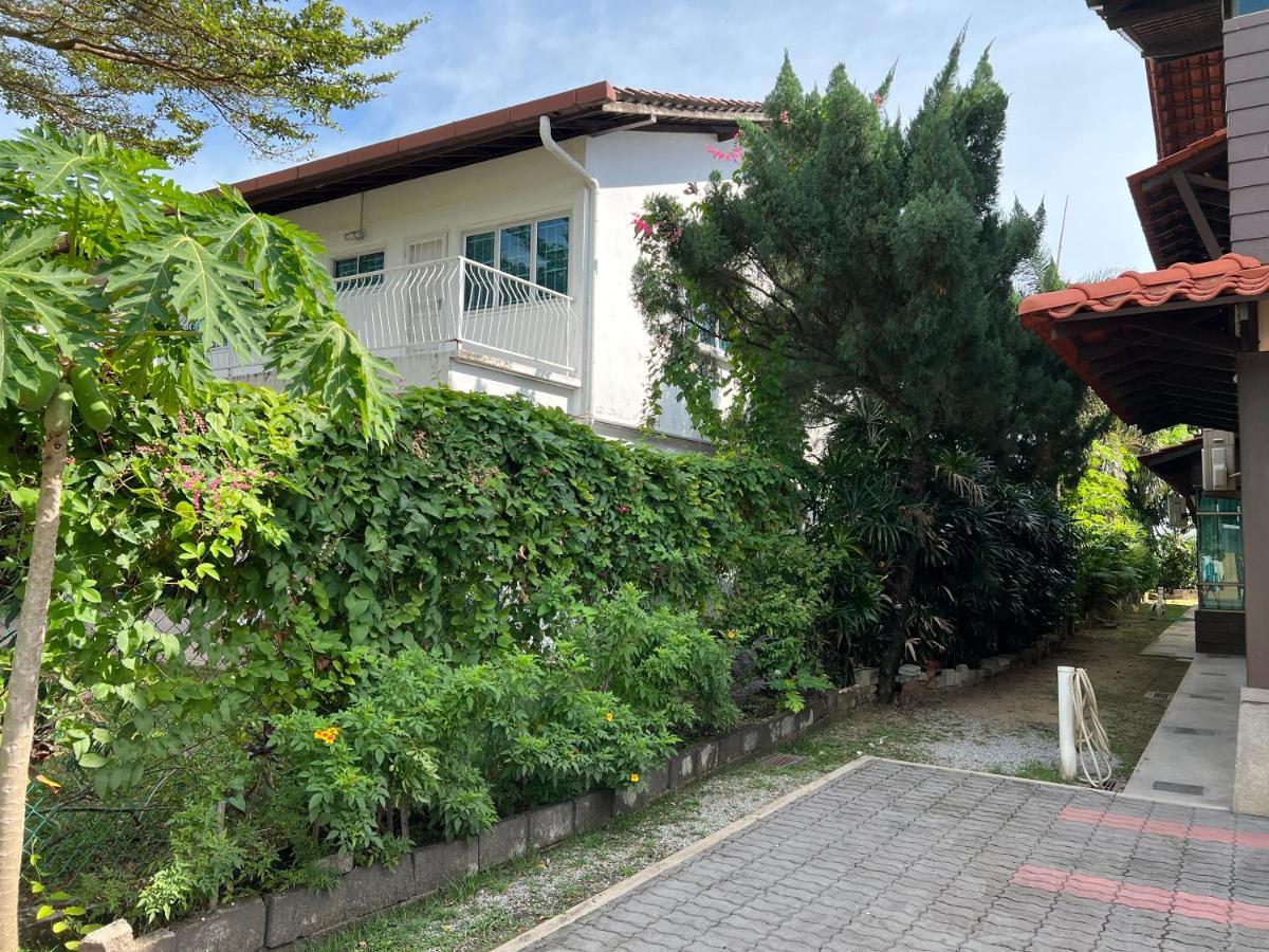 Melaka Beachfront Villa With Pool Kültér fotó