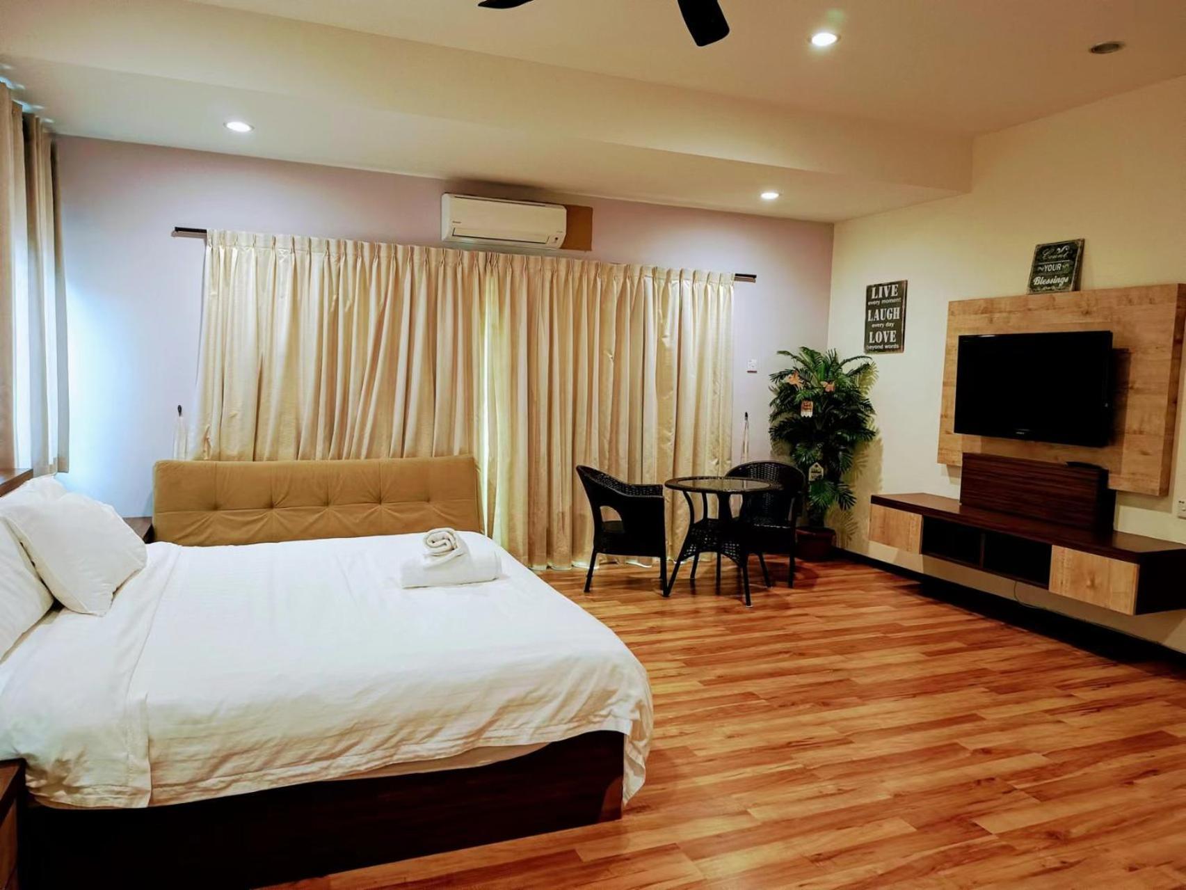 Melaka Beachfront Villa With Pool Kültér fotó