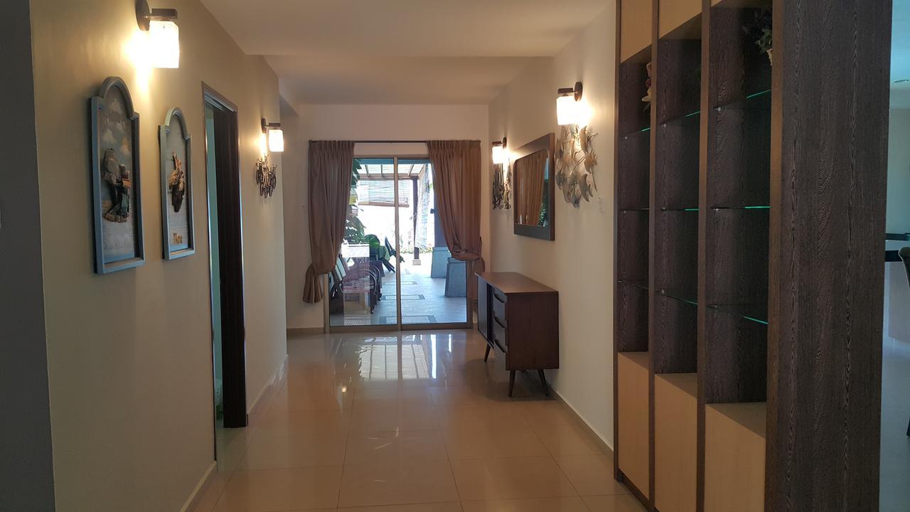 Melaka Beachfront Villa With Pool Kültér fotó