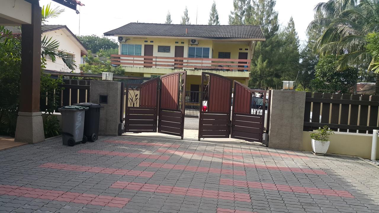 Melaka Beachfront Villa With Pool Kültér fotó