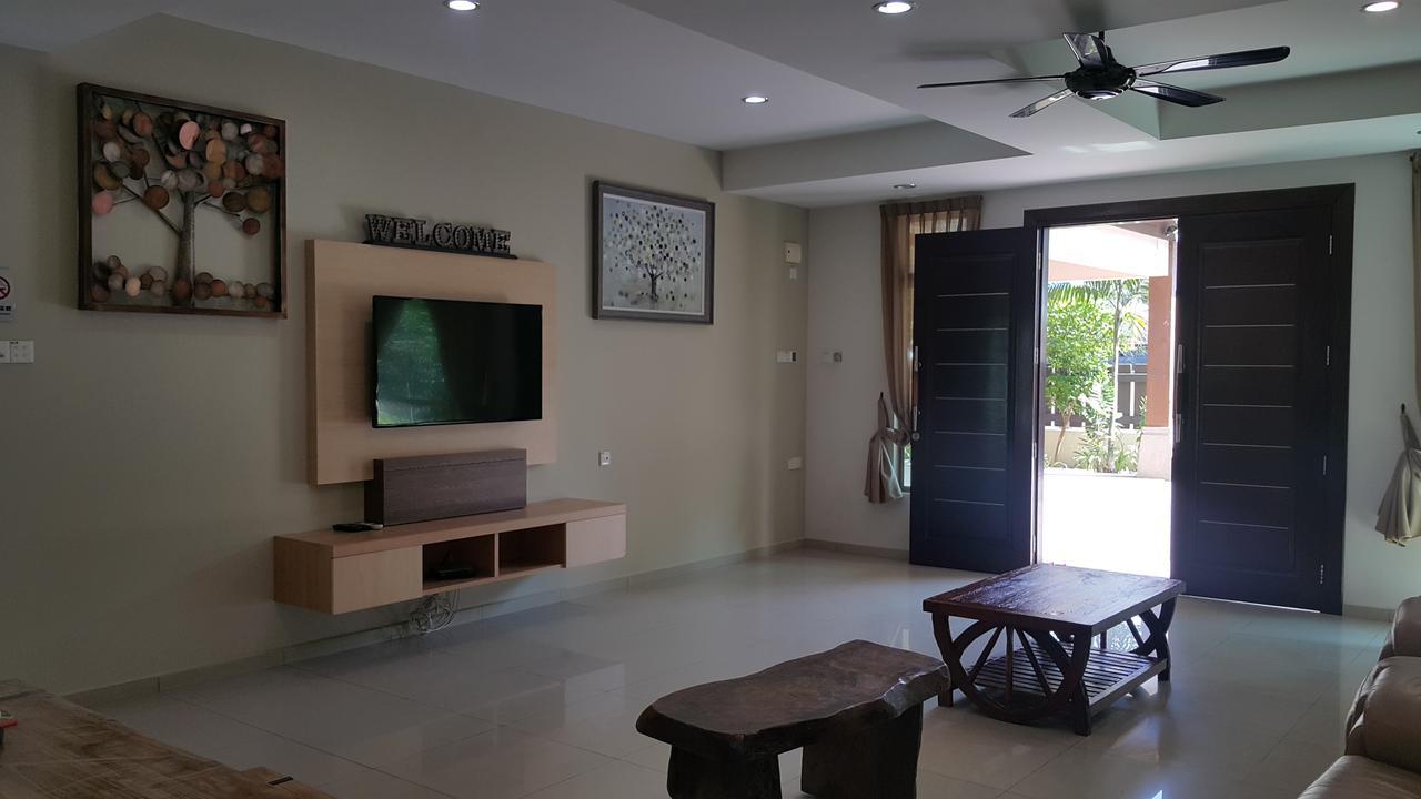 Melaka Beachfront Villa With Pool Kültér fotó