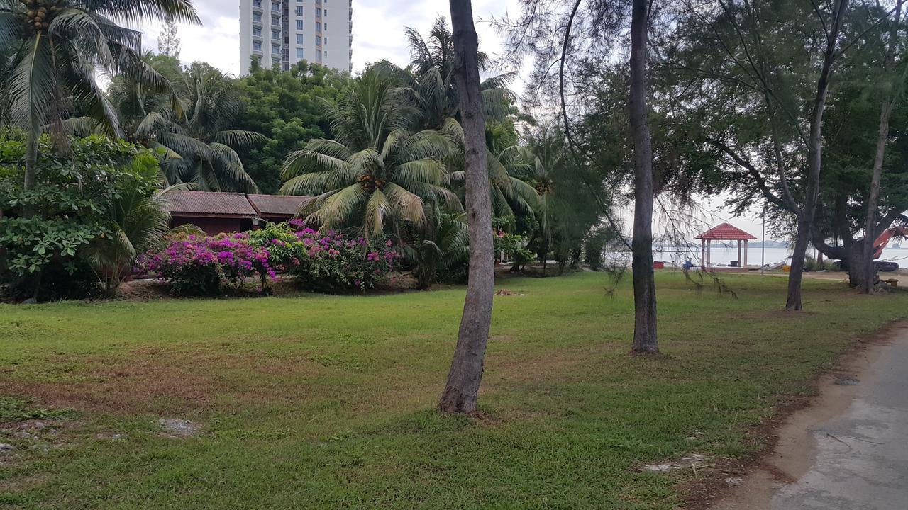 Melaka Beachfront Villa With Pool Kültér fotó