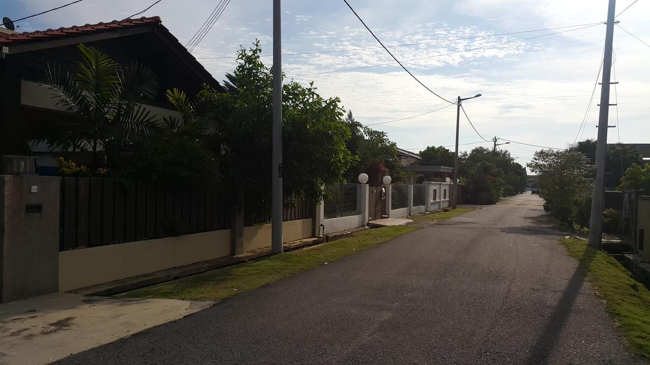 Melaka Beachfront Villa With Pool Kültér fotó