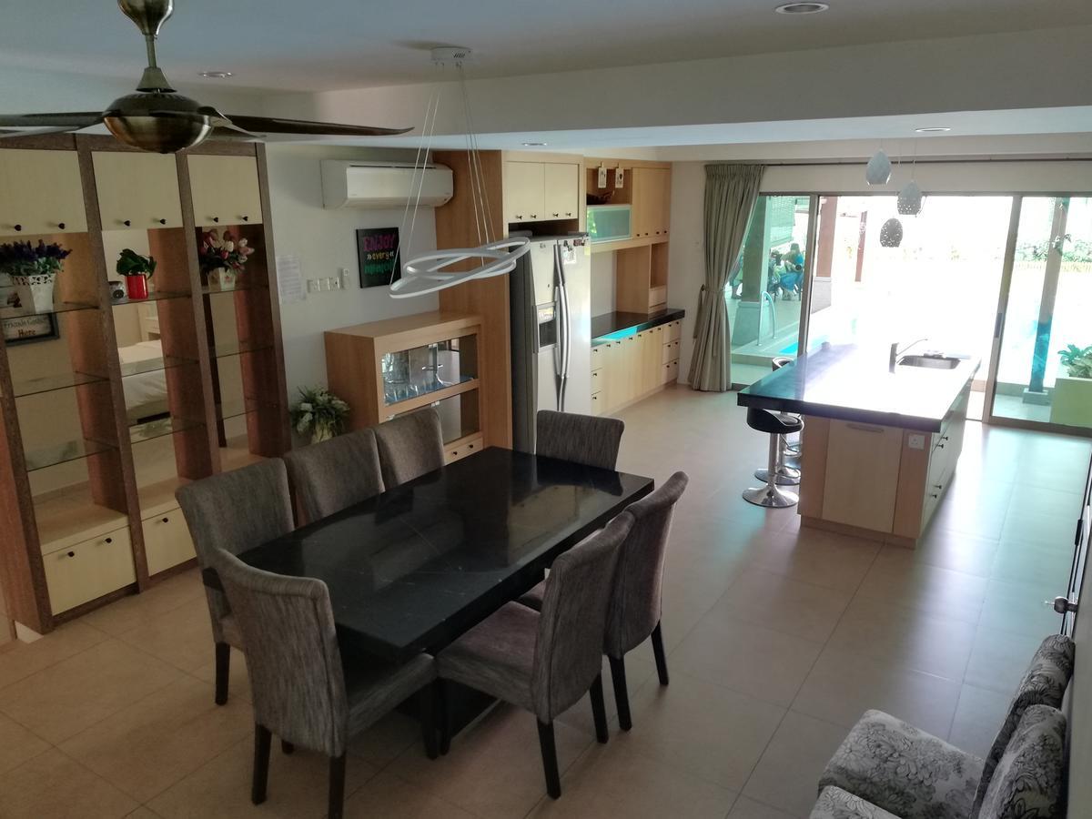 Melaka Beachfront Villa With Pool Kültér fotó