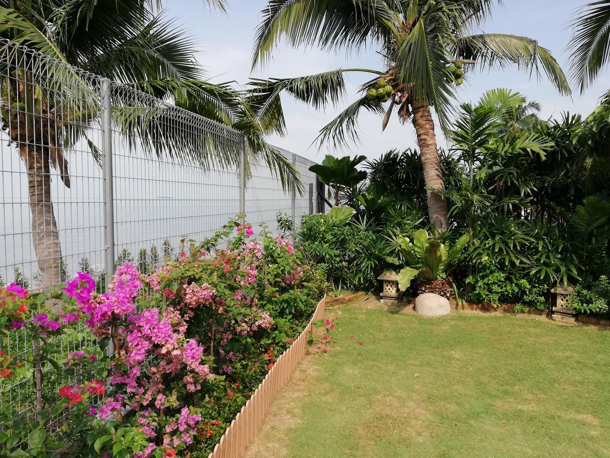 Melaka Beachfront Villa With Pool Kültér fotó
