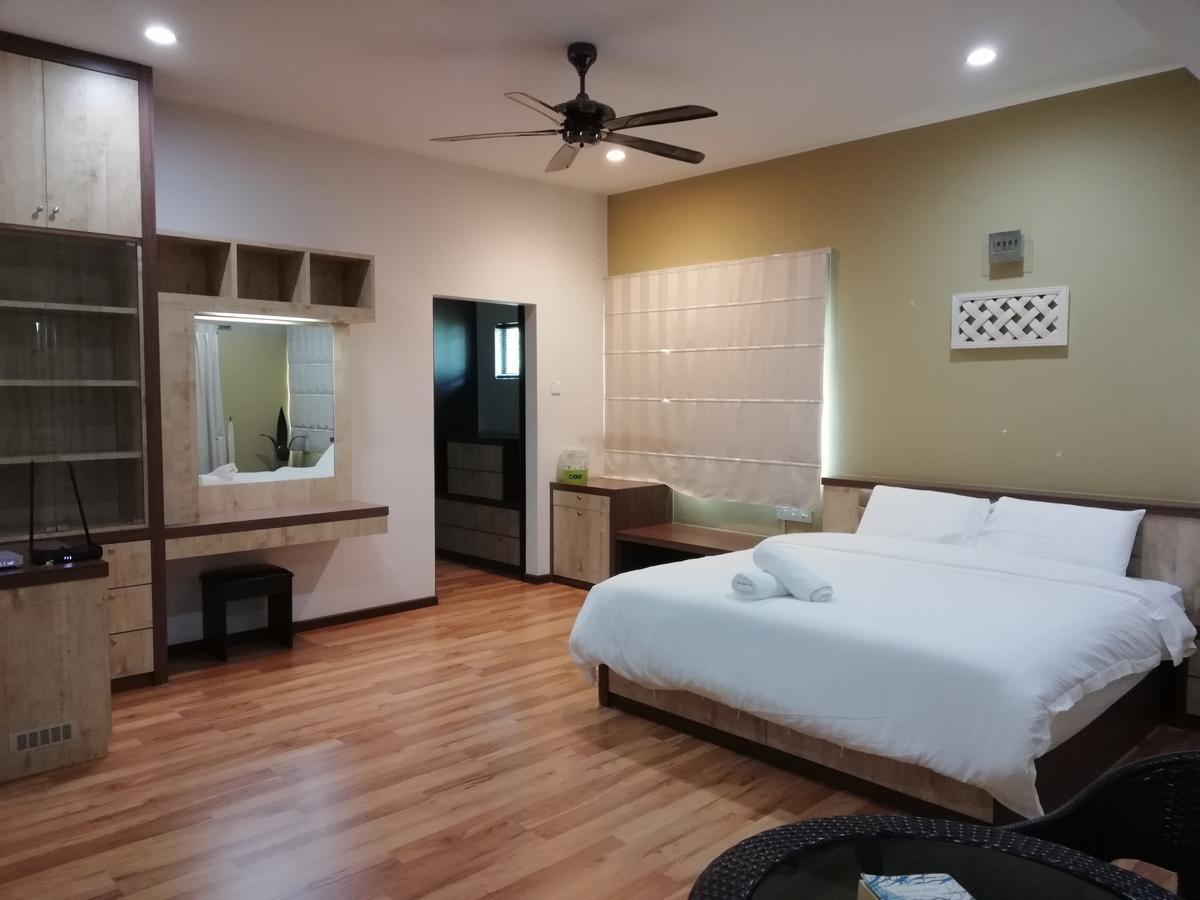 Melaka Beachfront Villa With Pool Kültér fotó