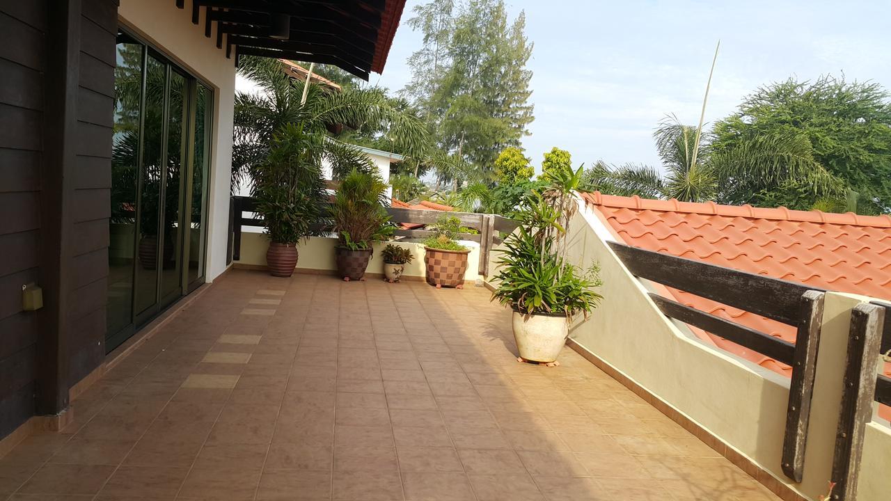 Melaka Beachfront Villa With Pool Kültér fotó